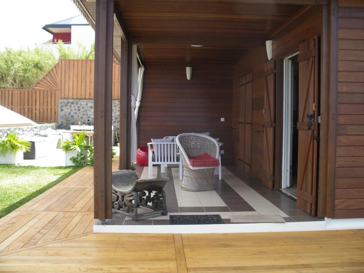 Case Creole Traditionnelle A Ossature Et Charpente Bois Petite-Ile Exterior photo